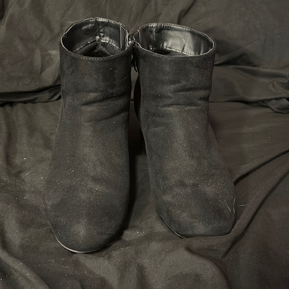 Worn wide black booties - Picture 2 of 7